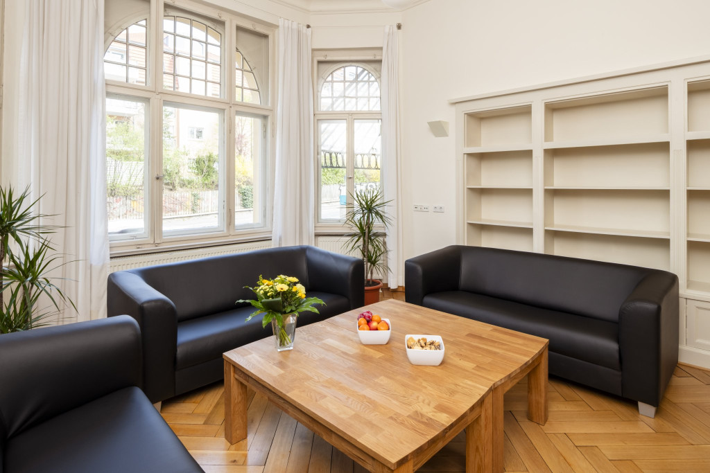 Lounge »Lissabon« in der »Gelben Villa«. 20m² für 9 Personen